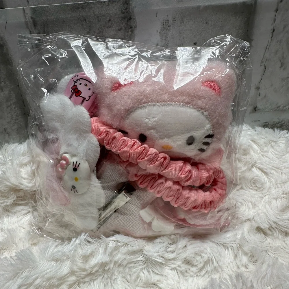 Hello Kitty Pink Canvas Tote Beauty Bundle